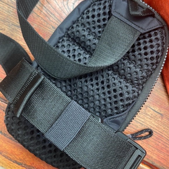 COPY - Unisex Nike 22 Sportswear Essentials Sling Bag Unisex Crossbody Black or… - Picture 8 of 8